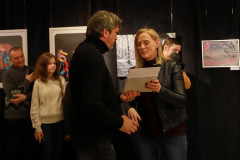 Dyplom z rąk Joanny Szydłowskiej otrzymuje Longin Majchrzak.