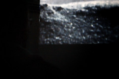 Caarno-biały kadr z filmu.